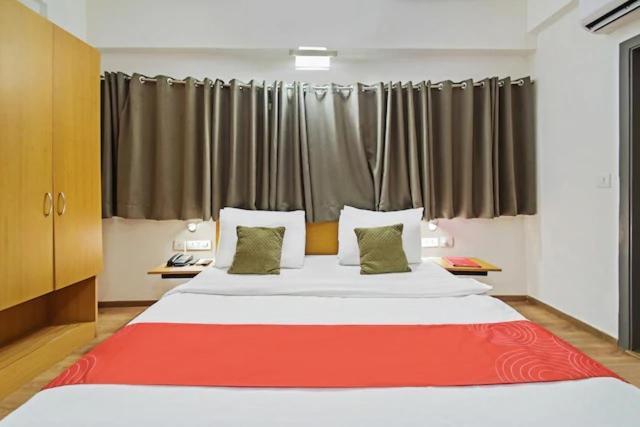 Kanak Beacon Hotel - Ashram Road Ahmedabad Buitenkant foto