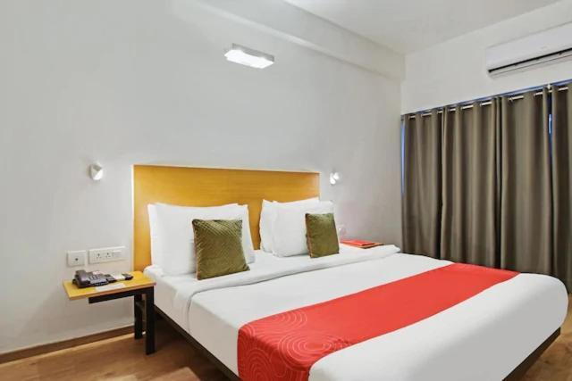 Kanak Beacon Hotel - Ashram Road Ahmedabad Buitenkant foto