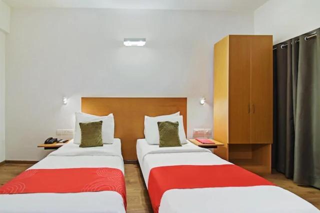 Kanak Beacon Hotel - Ashram Road Ahmedabad Buitenkant foto