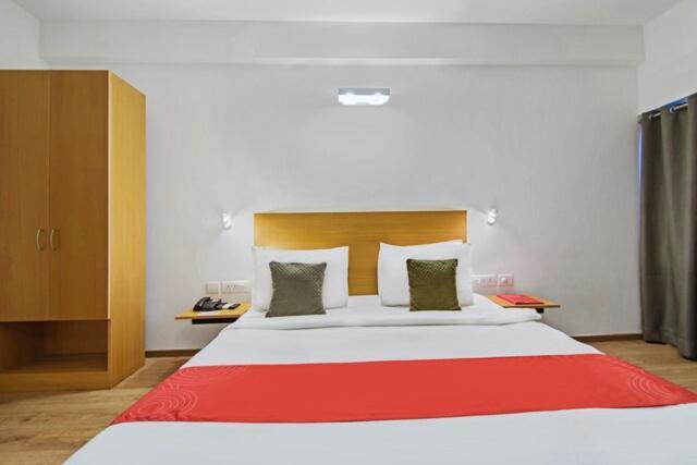 Kanak Beacon Hotel - Ashram Road Ahmedabad Buitenkant foto