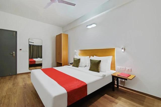 Kanak Beacon Hotel - Ashram Road Ahmedabad Buitenkant foto