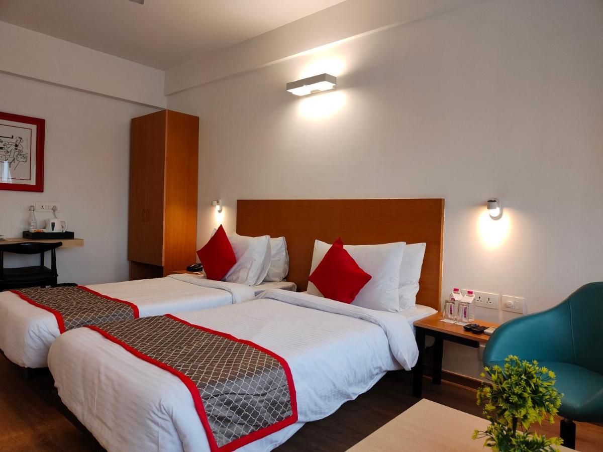 Kanak Beacon Hotel - Ashram Road Ahmedabad Buitenkant foto