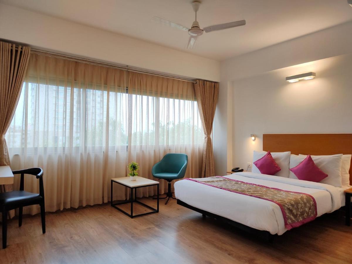 Kanak Beacon Hotel - Ashram Road Ahmedabad Buitenkant foto